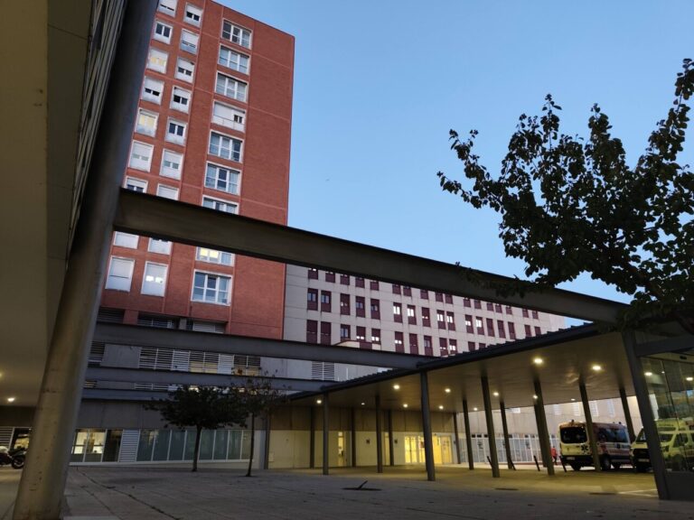 Vista del complejo hospitalario de Palencia al atardecer