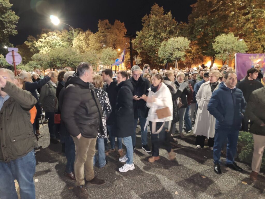 Concentración de personas en Palencia por el soterramiento de vías