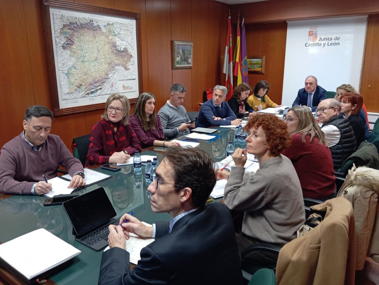 Reunión del Consejo de Salud del Área de Palencia con varios participantes