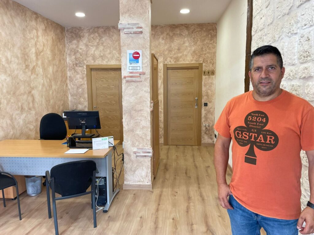 Interior de la oficina de Construcciones y Reformas Charelo en Palencia