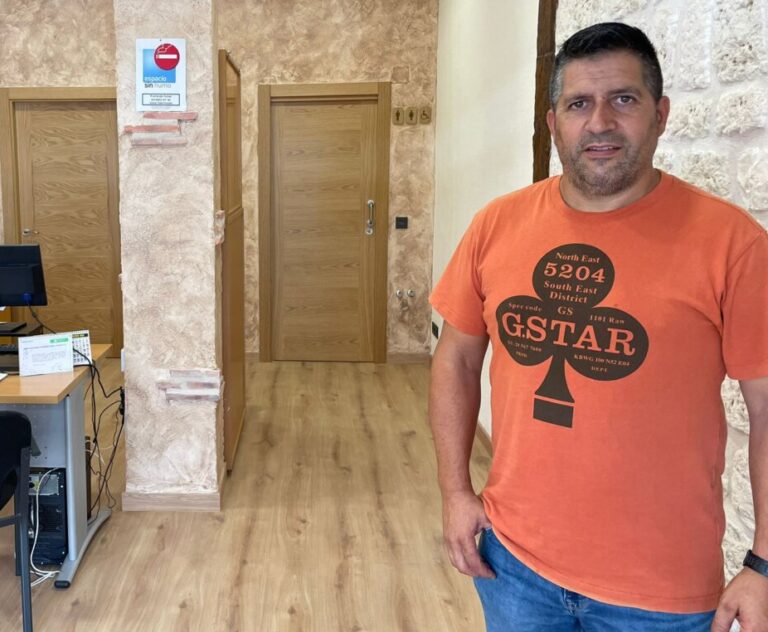 Interior de la oficina de Construcciones y Reformas Charelo en Palencia