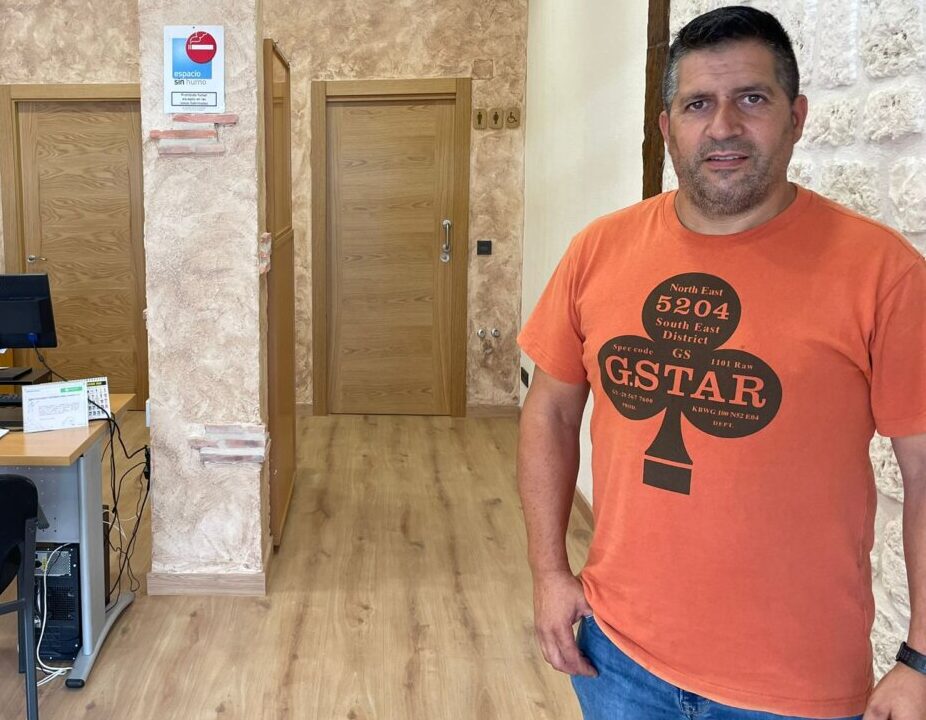 Interior de la oficina de Construcciones y Reformas Charelo en Palencia