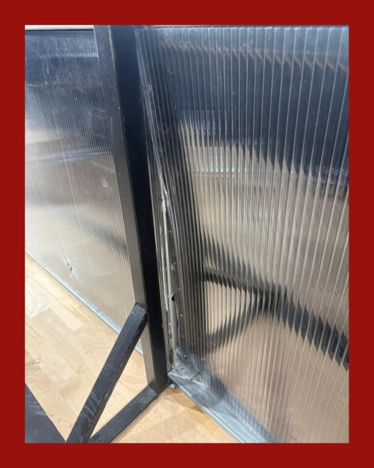 Pantallas LED dañadas en el pabellón del Estudiantes