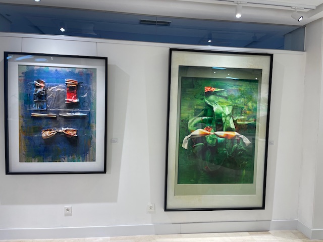 Obras de arte en la sala de exposiciones del Ateneo de Palencia