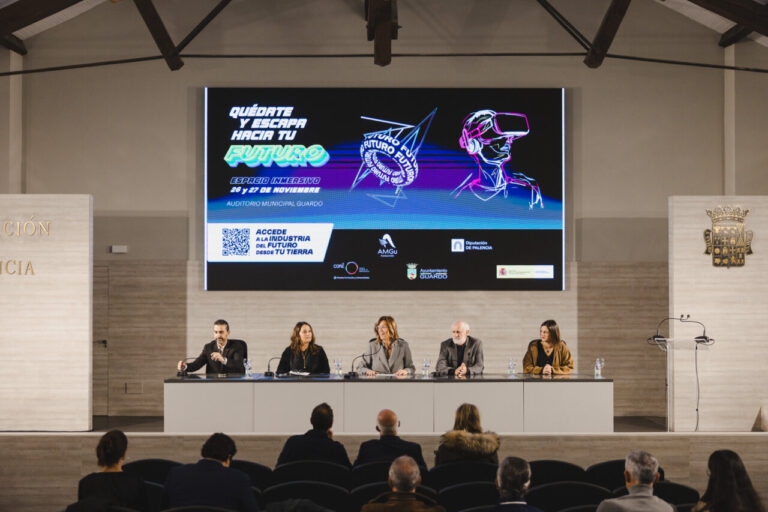 Presentación del proyecto España Latente en el Auditorio Municipal de Guardo