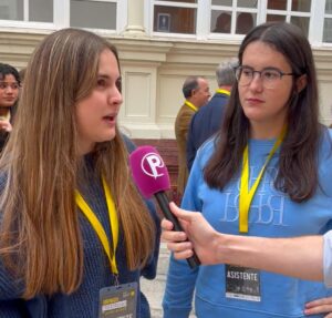 Estudiantes de periodismo de la Universidad de Valladolid durante un evento