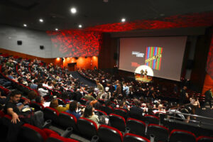 Auditorio lleno durante el festival Terroríficamente Cortos en Palencia