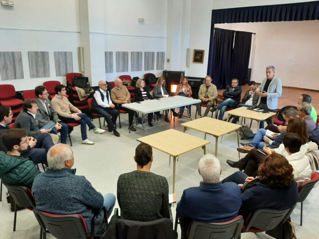 Reunión de formaciones municipalistas en Monzón de Campos