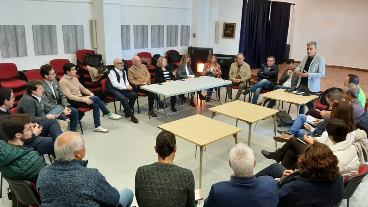 Reunión de formaciones municipalistas en Monzón de Campos