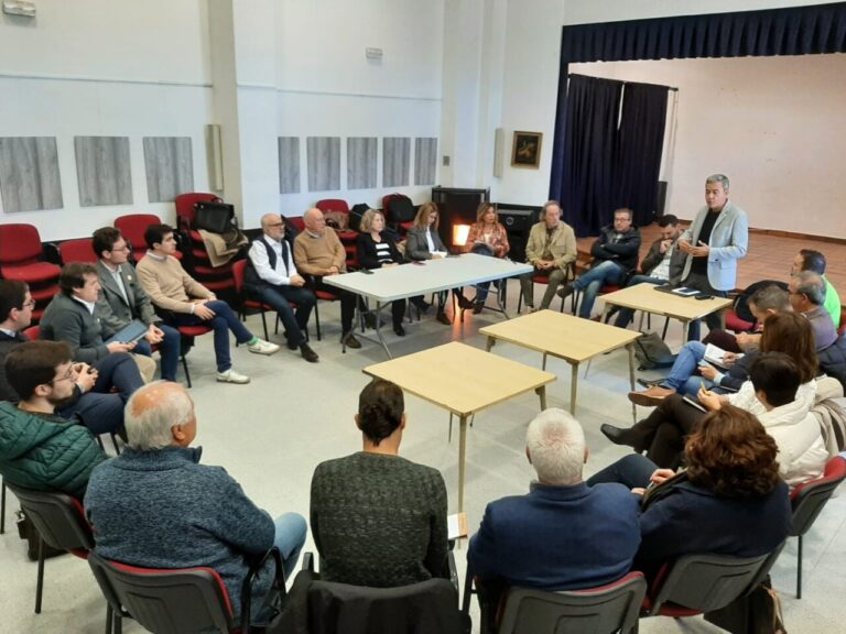 Reunión de formaciones municipalistas en Monzón de Campos