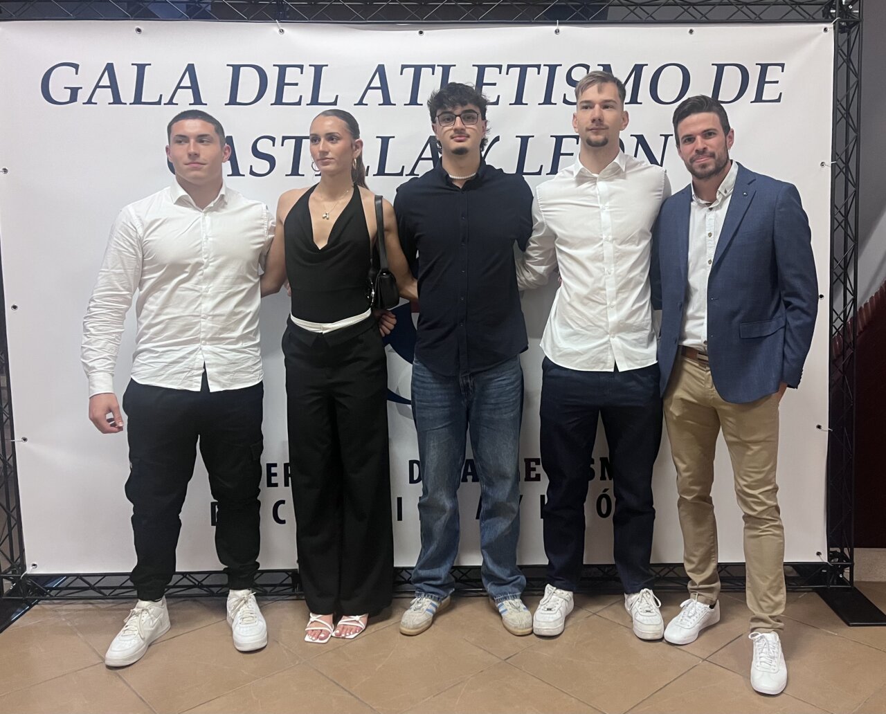 Grupo de atletas en la Gala del Atletismo de Castilla y León en Santa Marta de Tormes