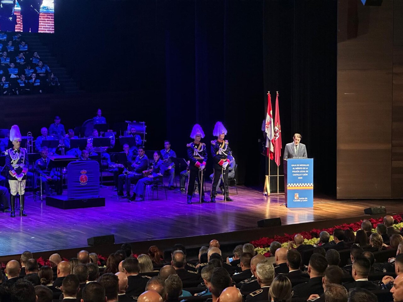 Ceremonia de entrega de medallas al mérito policial en León.