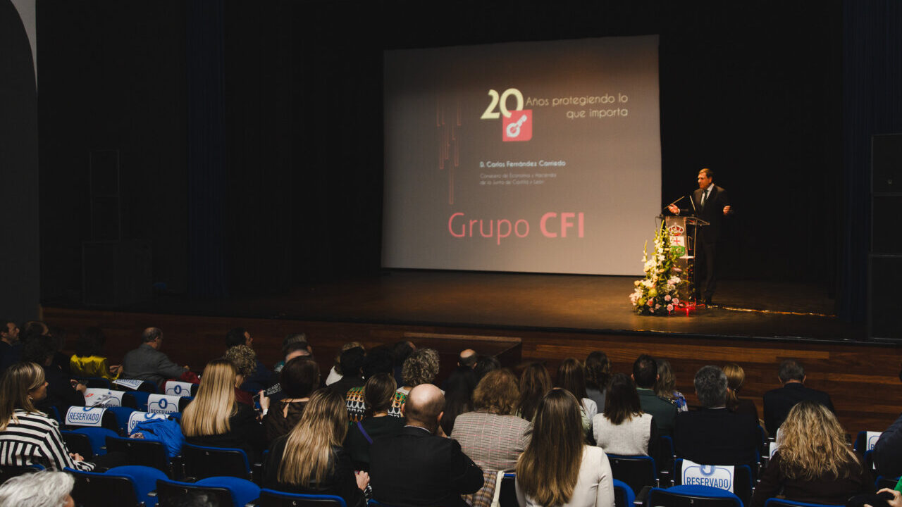 Carlos Fernández Carriedo hablando en el aniversario del Grupo CFI