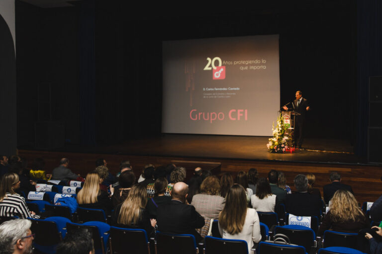 Carlos Fernández Carriedo hablando en el aniversario del Grupo CFI