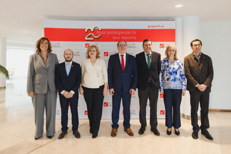 Grupo CFI celebra su vigésimo aniversario en un evento con autoridades.