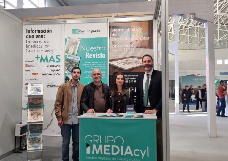 Representantes del grupo iMediaCyL en la feria INTUR 2025