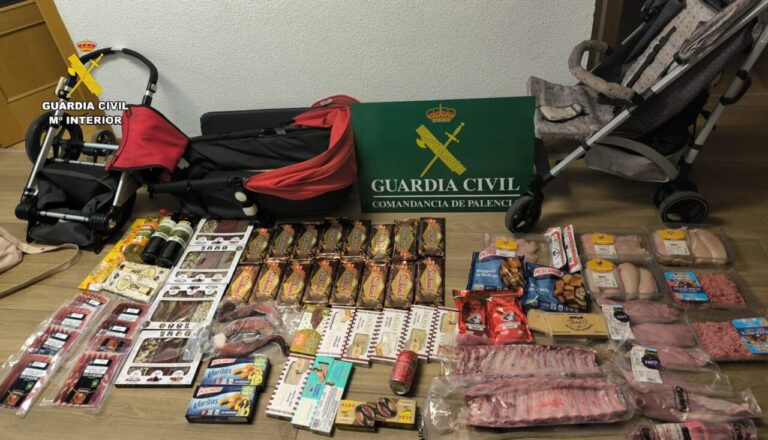 Productos robados en un supermercado de Saldaña, incluidos alimentos y bebidas.