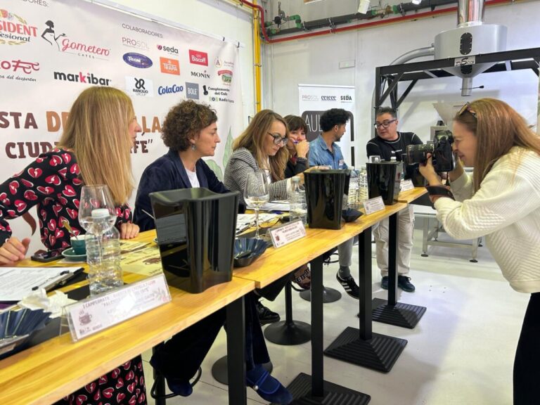 Jurado evaluando en el I Campeonato Barista de Castilla y León