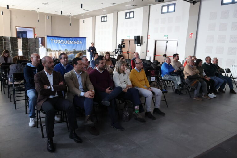 Asistentes a la jornada técnica sobre sostenibilidad turística en Cerrato Palentino.