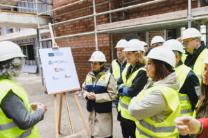 Visita de la ministra de Vivienda a la construcción de viviendas en Palencia