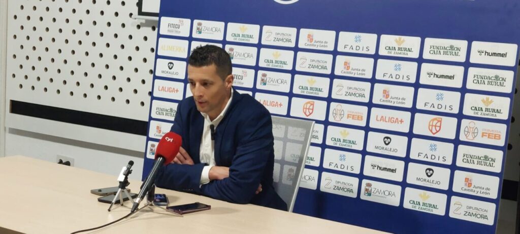 Saulo Hernández, durante la rueda de prensa posterior al partido. / Sandra Macho