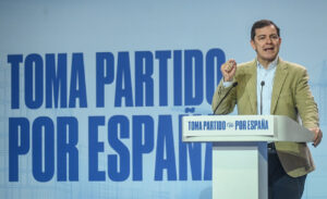El presidente del PP de Castilla y León hablando en un evento político