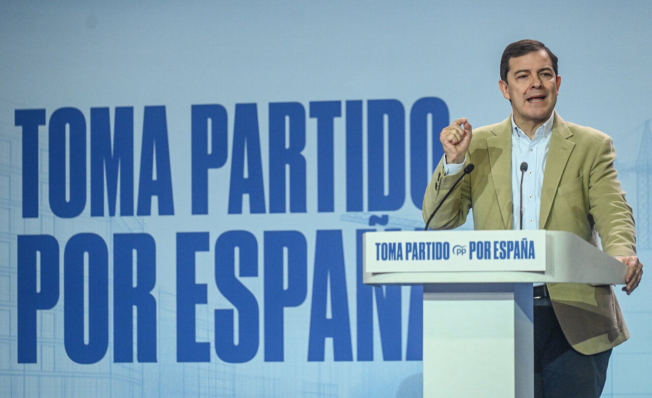 El presidente del PP de Castilla y León hablando en un evento político