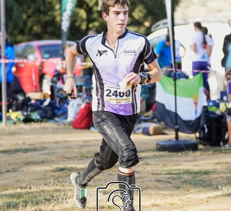 Mateo Puertas corriendo en el Campeonato de España de Orientación