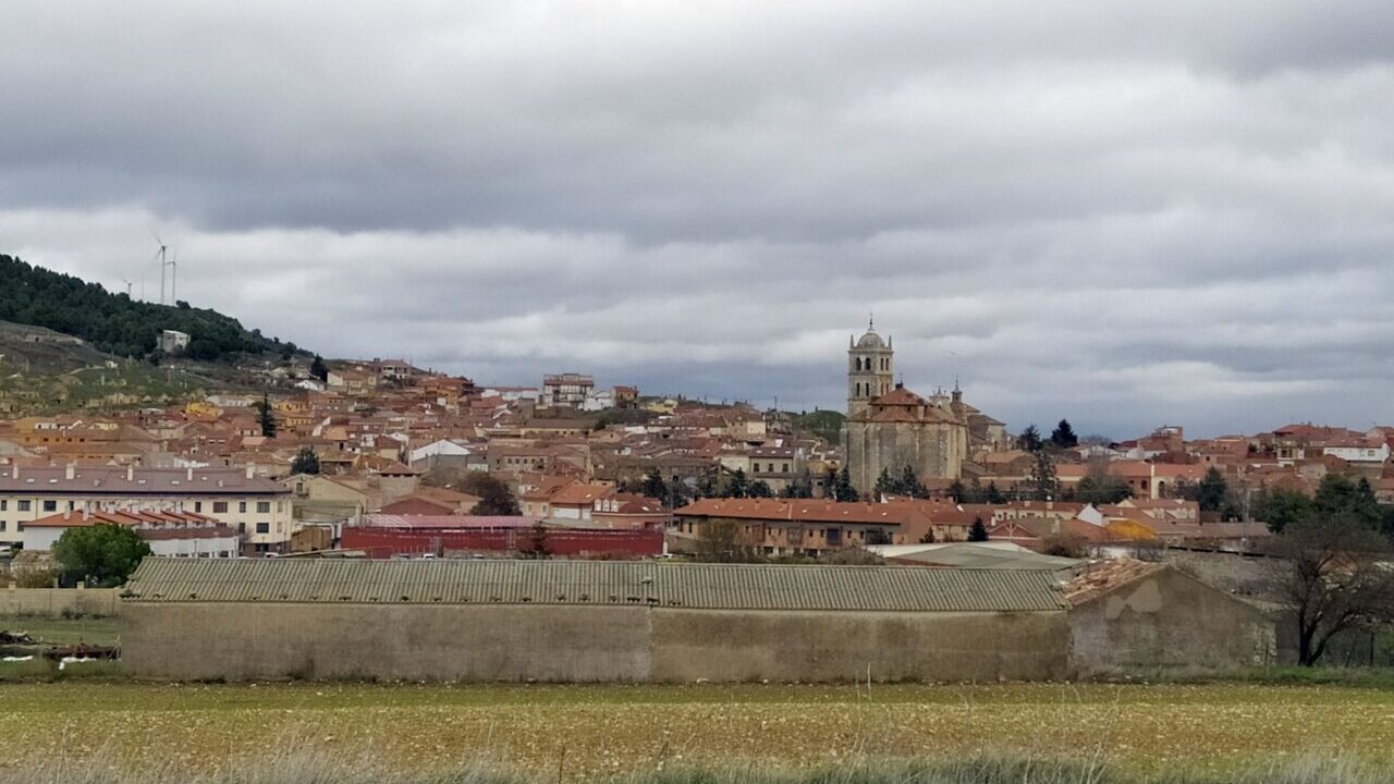 Vista panorámica del Barrio de las Bodegas en Dueñas, Palencia.