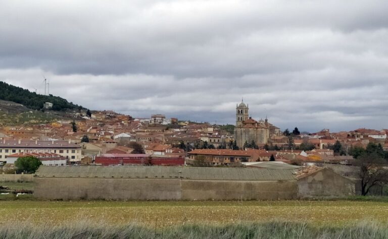 Vista panorámica del Barrio de las Bodegas en Dueñas, Palencia.