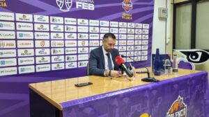 Natxo Lezkano en la rueda de prensa tras el partido