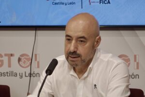 Óscar Lobo hablando sobre inteligencia artificial y derechos laborales