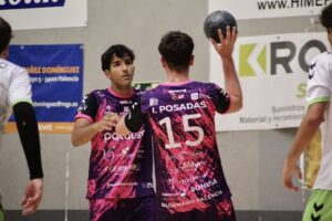 Jugadores del Palausa Balopal en un partido de balonmano