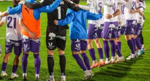 Jugadores del Palencia CF celebrando su victoria en el derbi
