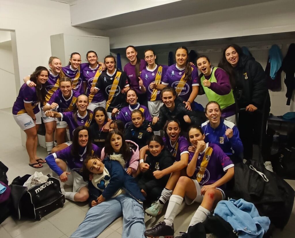 Jugadoras del Palencia Femenino celebrando en el vestuario tras la victoria