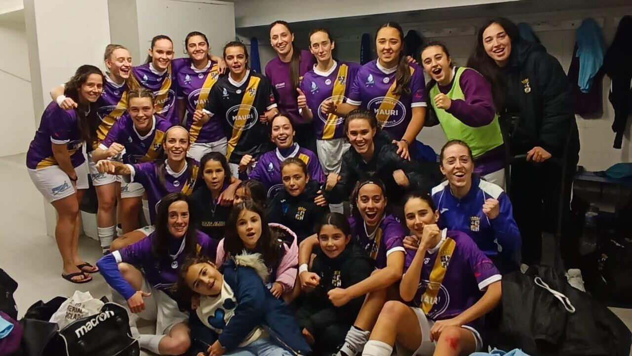 Jugadoras del Palencia Femenino celebrando en el vestuario tras la victoria