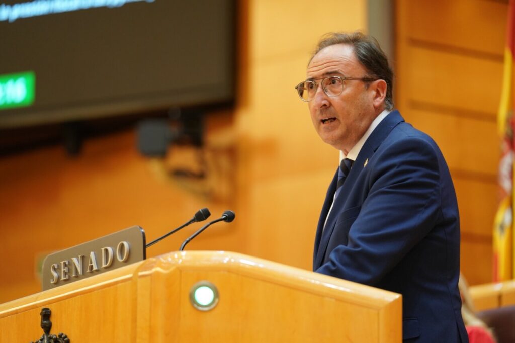 Senador Alfonso Polanco hablando en el Senado sobre los presupuestos