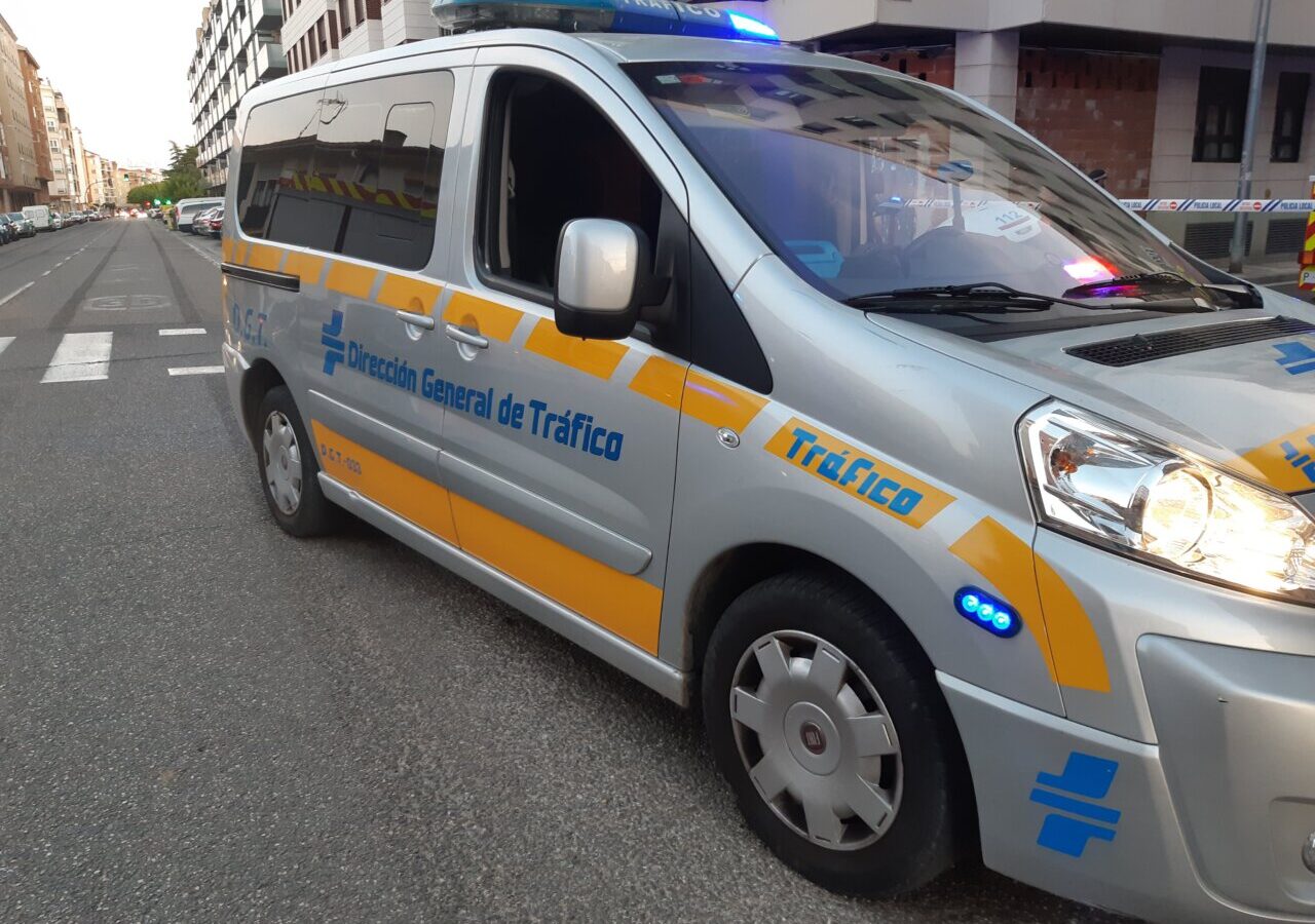 Furgoneta de la Dirección General de Tráfico en Palencia