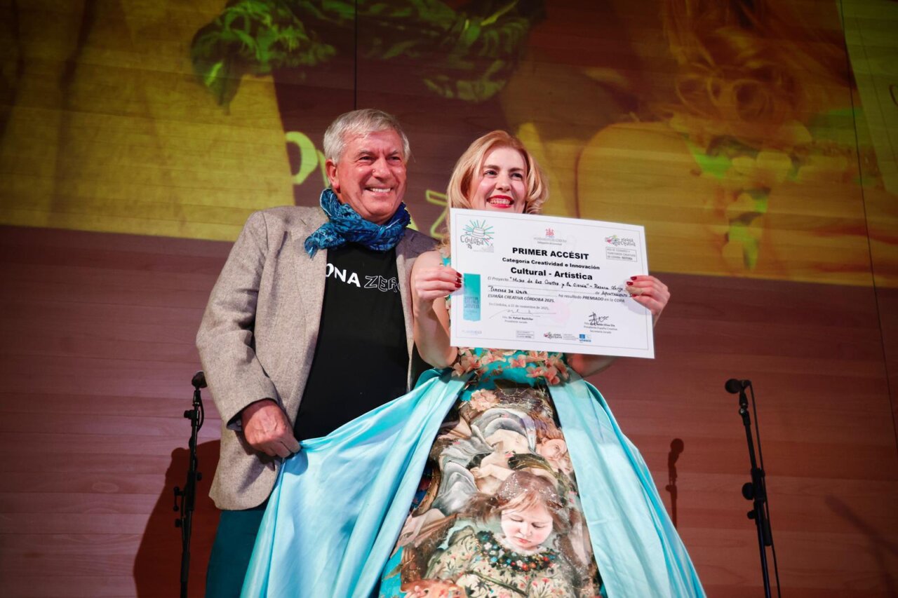 Entrega de premio a la creatividad cultural en Córdoba