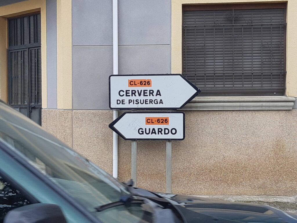 Señalización de carreteras CL-615 y CL-626 cerca de Guardo
