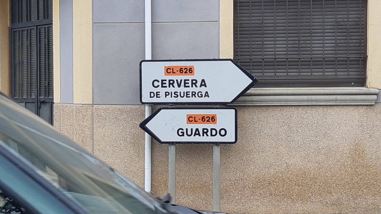 Señalización de carreteras CL-615 y CL-626 cerca de Guardo