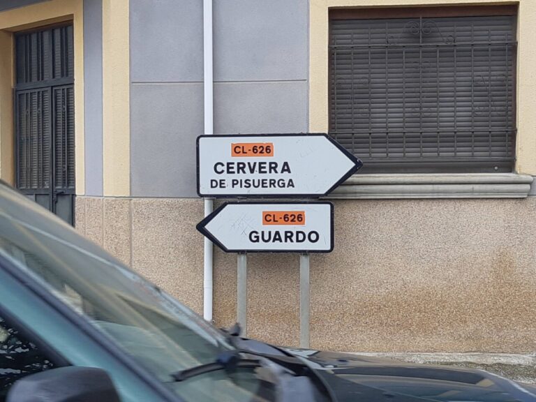 Señalización de carreteras CL-615 y CL-626 cerca de Guardo
