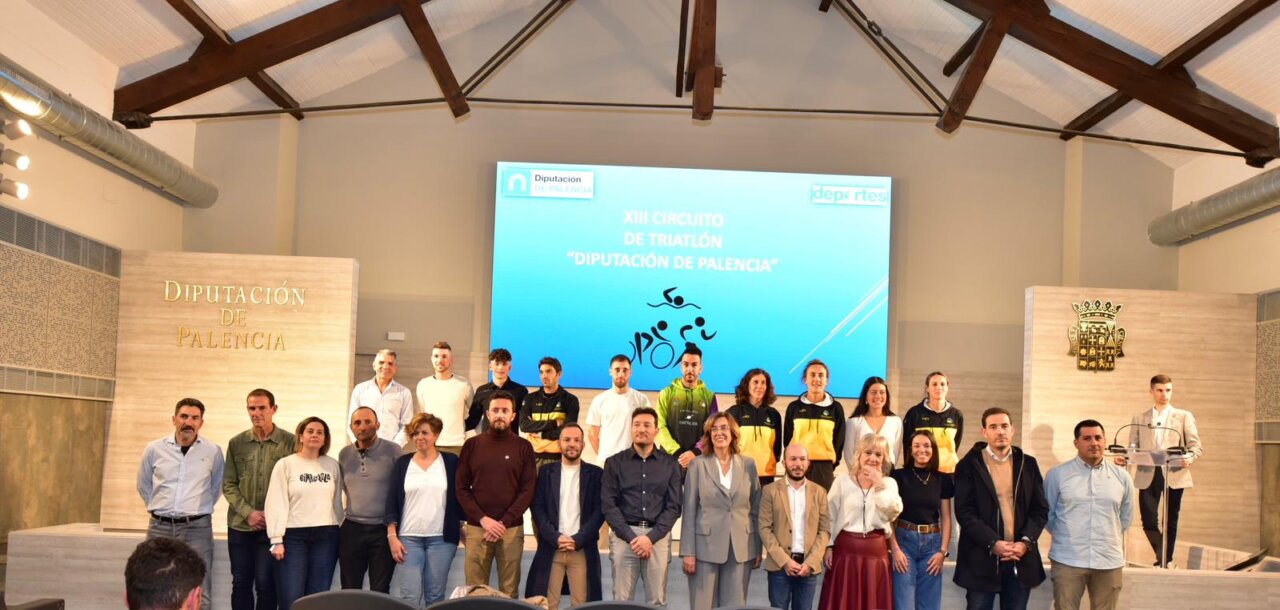 Entrega de premios a los ganadores del circuito de triatlón en Palencia