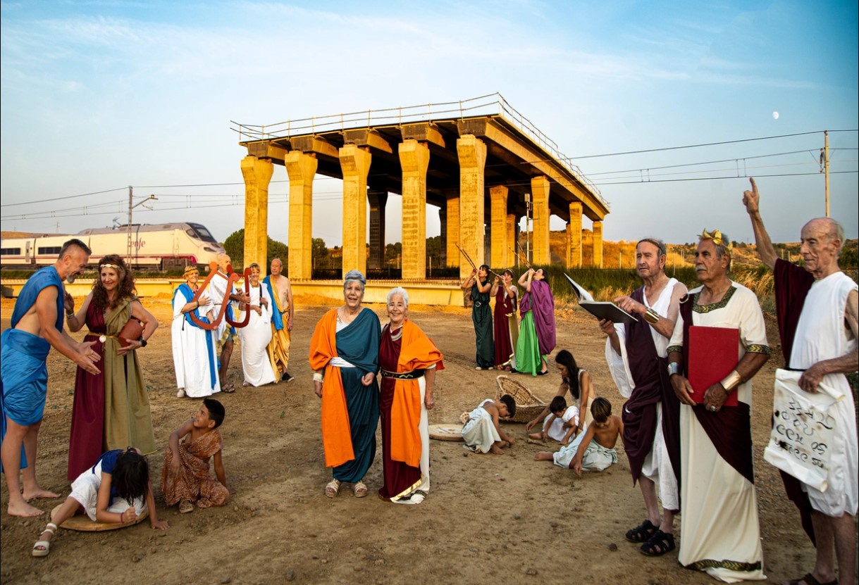 Recreación histórica con personas vestidas de época en Guardo