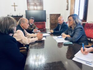 Reunión del alcalde de Villerías con funcionarios en el Palacio Provincial.