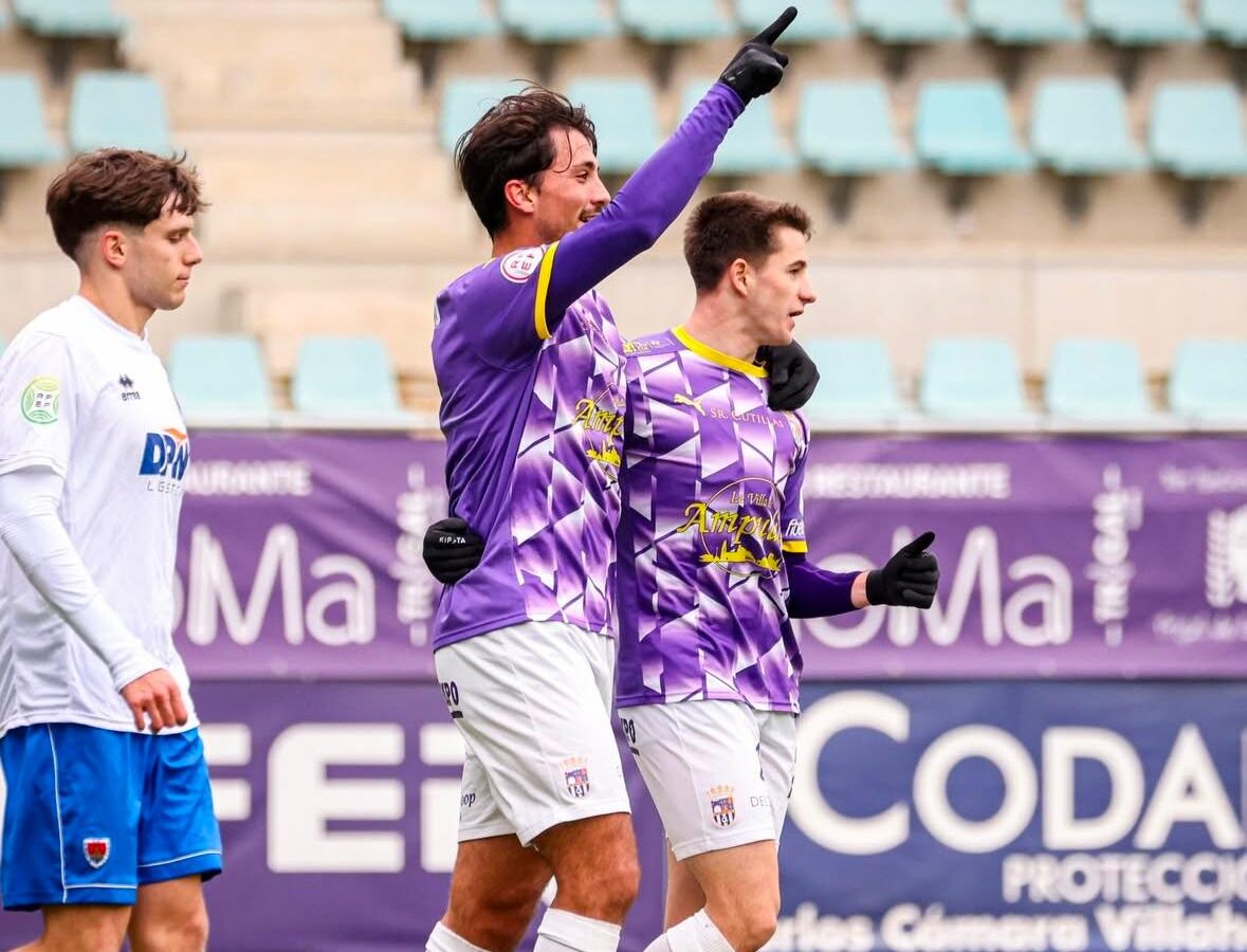 Jugadores del Palencia CF celebrando un gol en el partido contra Numancia B.