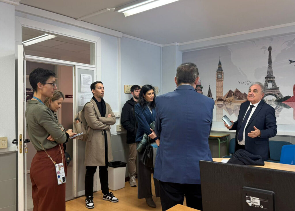 Visita al IES Virgen de la Calle con representantes y periodistas