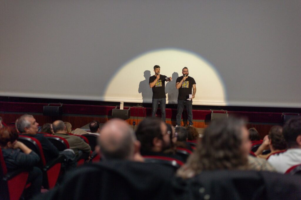 Presentadores en el festival Terroríficamente Cortos en Palencia