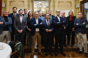 Grupo de empresarios en desayuno informativo sobre competitividad en Palencia