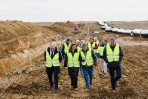 Visita de autoridades a obras de modernización de regadío en Palencia
